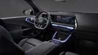 مقصورة BMW X3 M50 xDrive مع لمسات إضاءة زرقاء